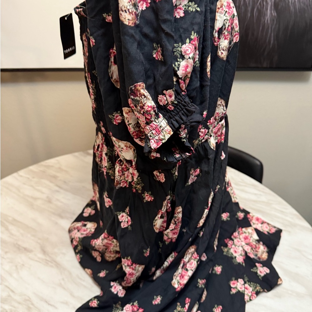 Torrid black dress eye hook clasps pink floral print twirl skirt NWT size 2 - Picture 4 of 6